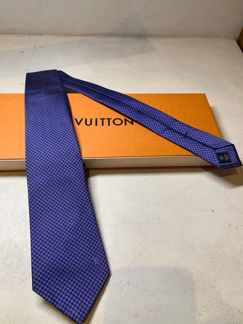 【極美品】LOUIS VUITTON 紫 シルク100%ネクタイ　現行モデル