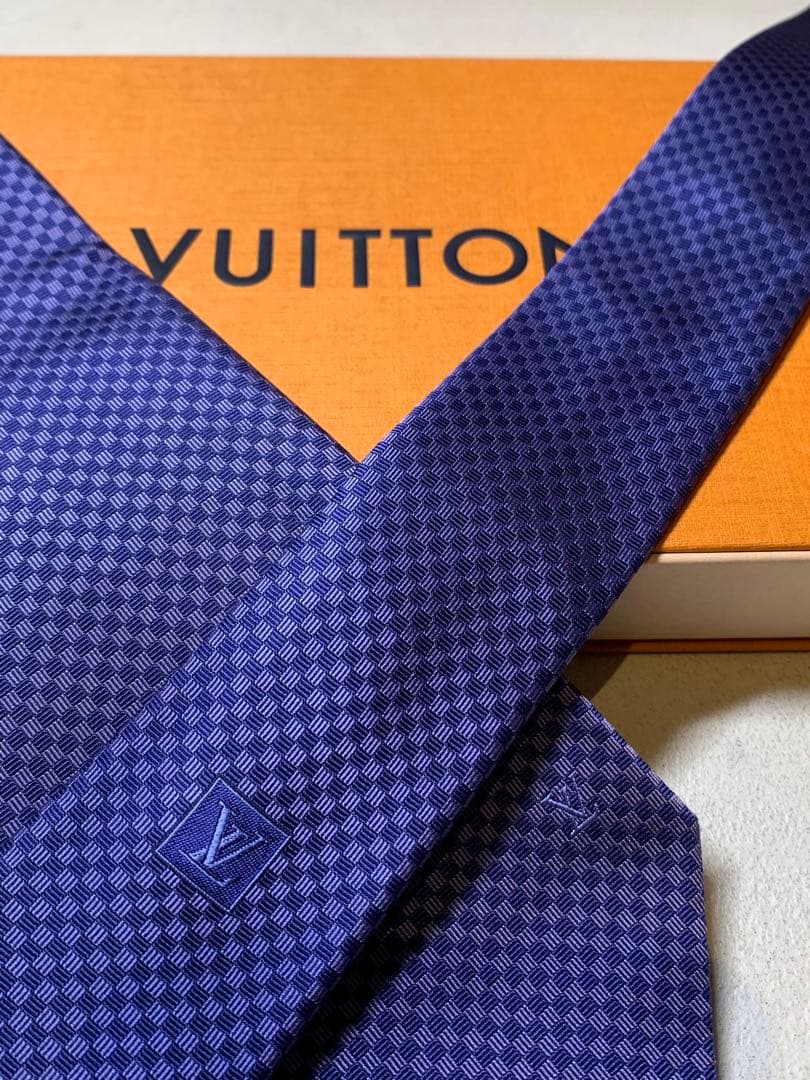 【極美品】LOUIS VUITTON 紫 シルク100%ネクタイ　現行モデル