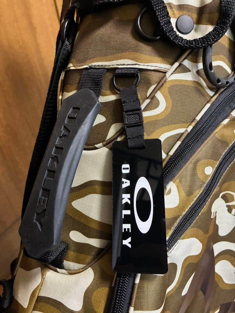 OAKLEY ゴルフ　軽量キャディバッグ　スタンド式　カモフラ　迷彩　人気色