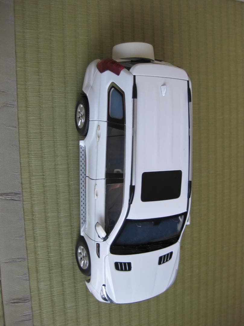HAVAL H9 ホワイト ミニカー 専用ボックス付き