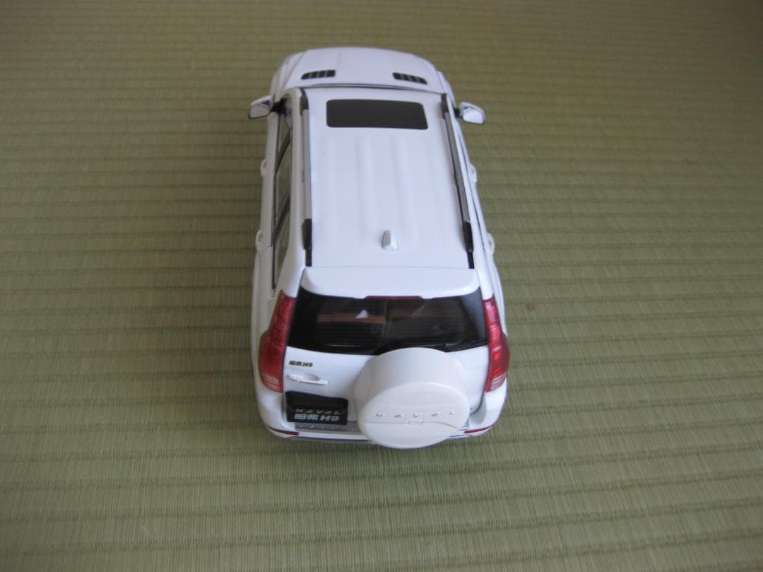 HAVAL H9 ホワイト ミニカー 専用ボックス付き