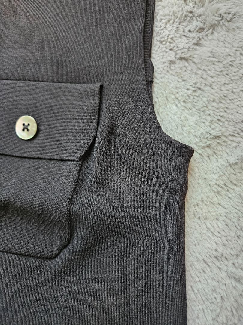 ◆DAMA【超美品】M 洗練ニットジレ 黒 25SS ダーマ上質素材 貝ボタン！