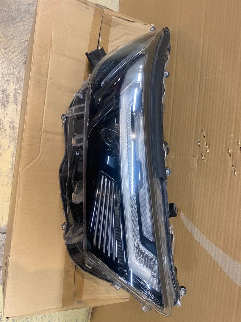 ★美品★RAV4LEDヘッドランプユニット RH
