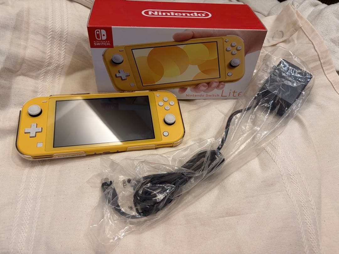 Nintendo Switch Lite イエロー 本体カバー＆充電器付き