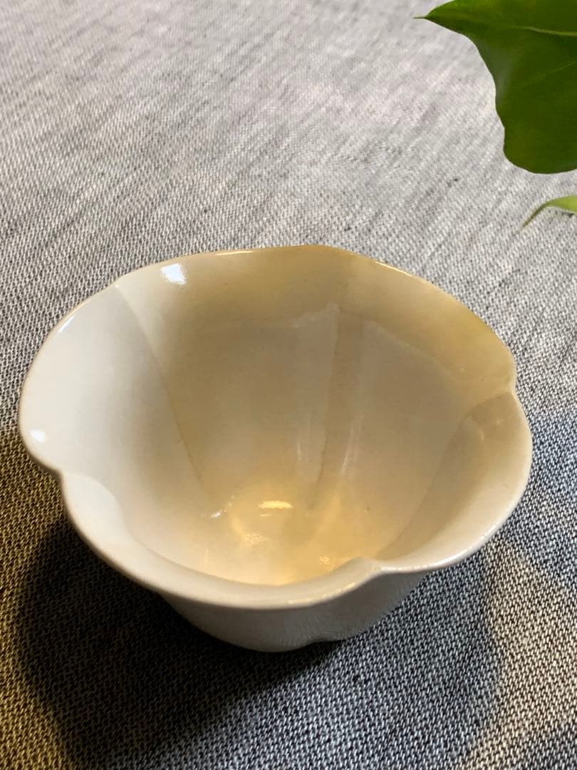 安藤雅信　朝顔型　小鉢　乳白艶釉